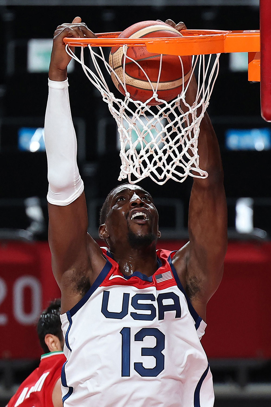 巴西男篮逆转中国男篮，阿德巴约完成帽子戏法