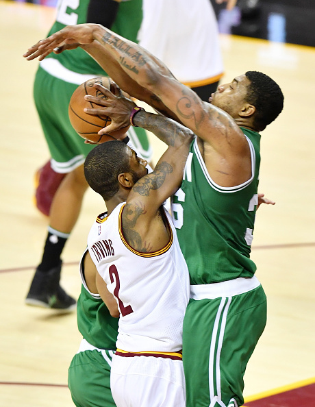 凯尔特人B队鏖战中国男篮，布拉德利三分雨点燃全场