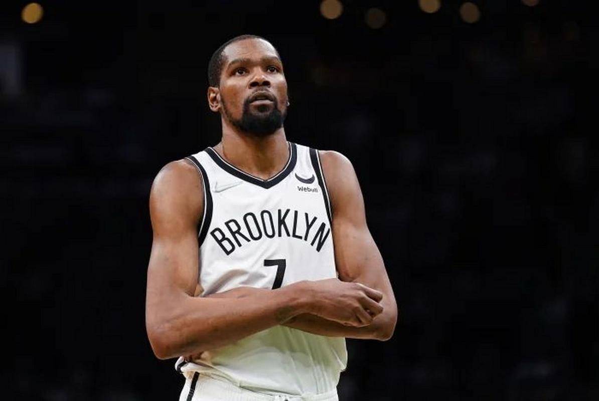 关于勇士翻盘篮网B队，拉文统治全场的信息