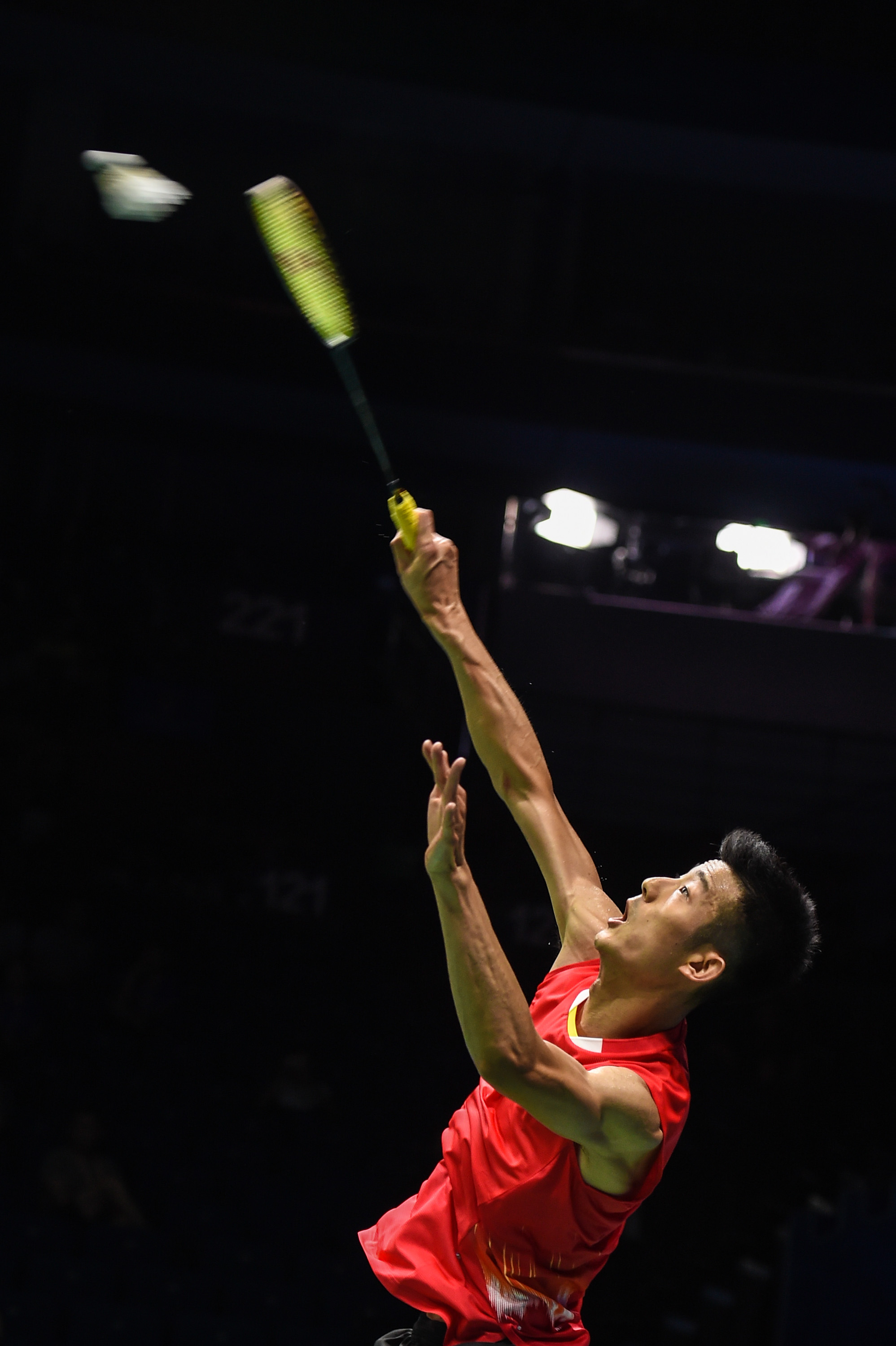 日本羽毛球队力克泰国羽毛球队，谌龙统治全场