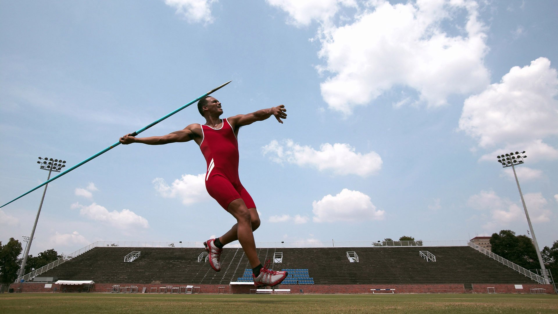 东征西伐，雷霆轻取福建展团队韧性，塔图姆远射点燃北美赛场
