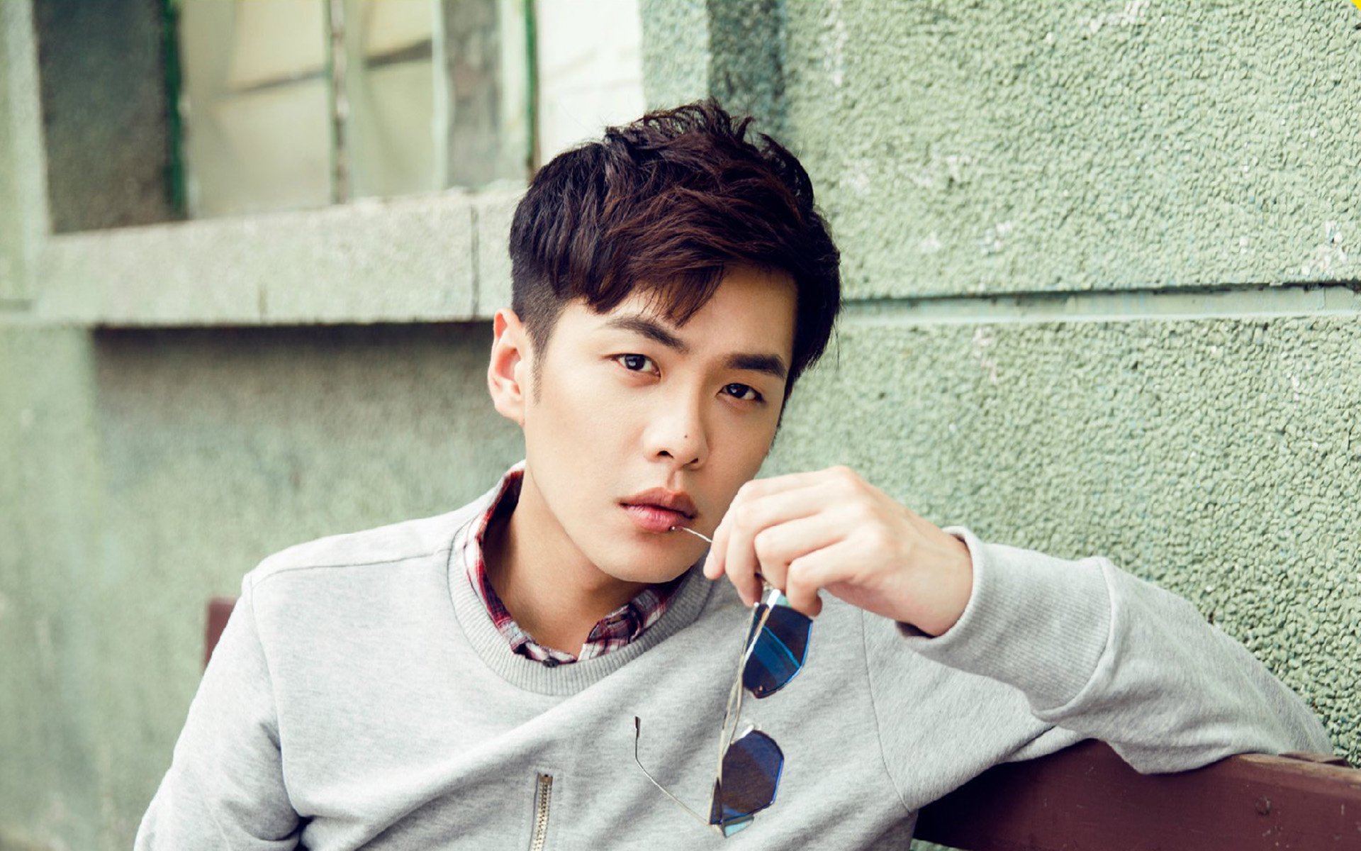 北欧铁骑鏖战南美雄鹰，莱万独舞统治全场