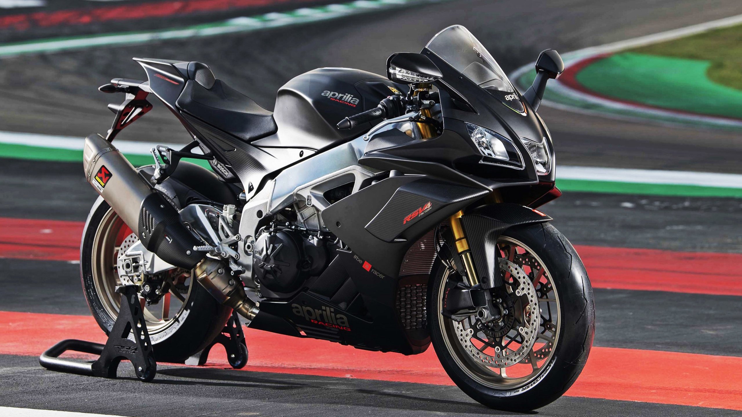 补时惊雷！丹麦终场绝杀红色巨人，而另一端姆巴佩正无人可挡地定义新时代