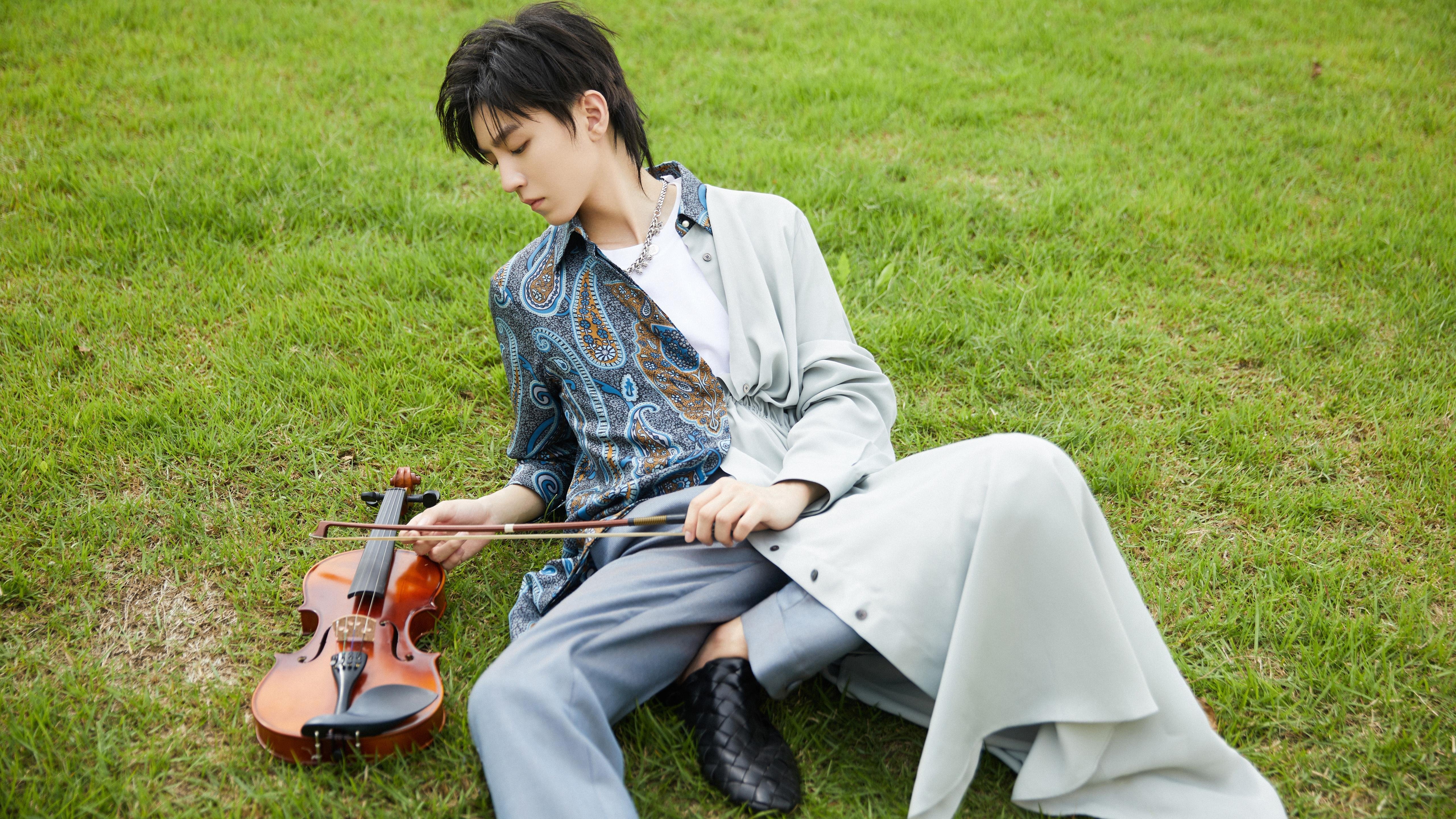 喧嚣与静默，恩比德的满分孤峰与篮网无声的团队狂澜