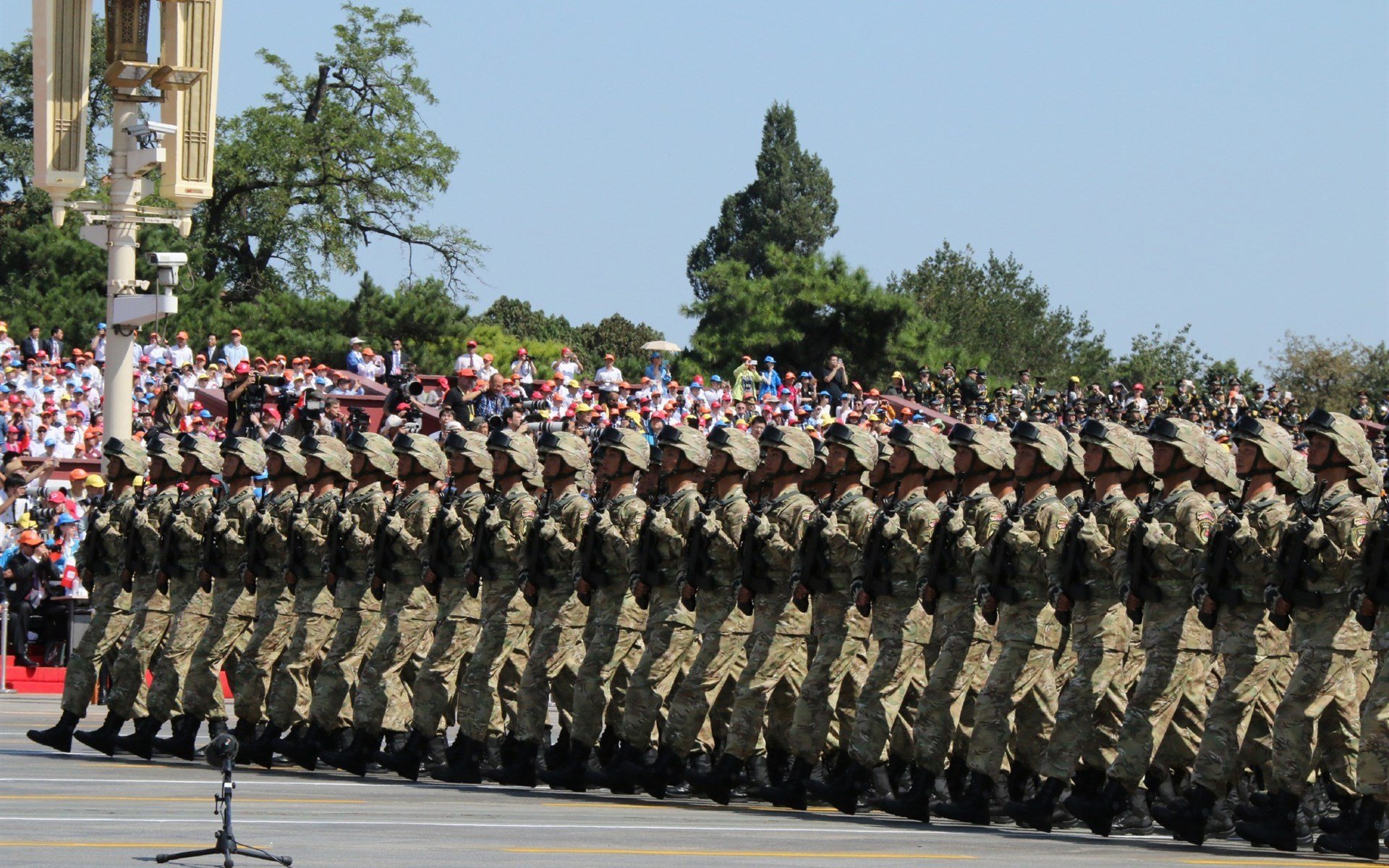 美加墨世界杯焦点战，新疆队爆冷斩落火箭，亚洲之光闪耀北美